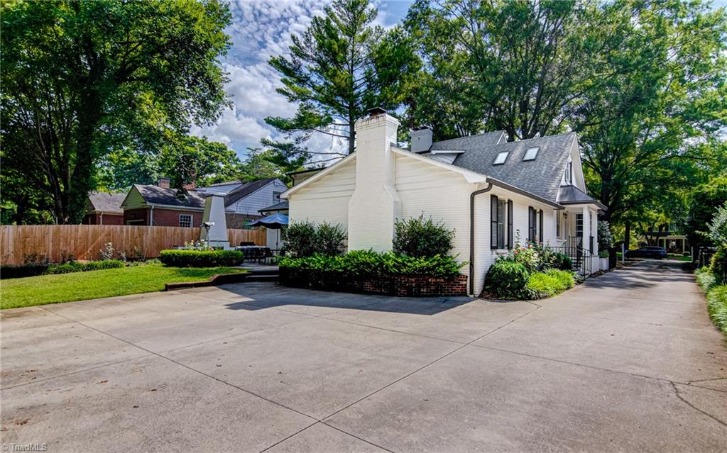 Winston-Salem, North Carolina 27104, United States, 4 Bedrooms Bedrooms, ,4 BathroomsBathrooms,Residential,Pending,106379