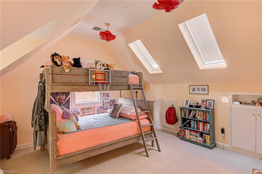 Winston-Salem, North Carolina 27104, United States, 4 Bedrooms Bedrooms, ,4 BathroomsBathrooms,Residential,Pending,106379