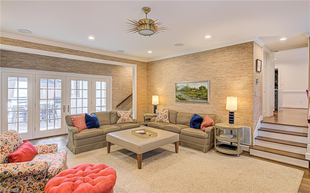 Winston-Salem, North Carolina 27104, United States, 4 Bedrooms Bedrooms, ,4 BathroomsBathrooms,Residential,Pending,106379