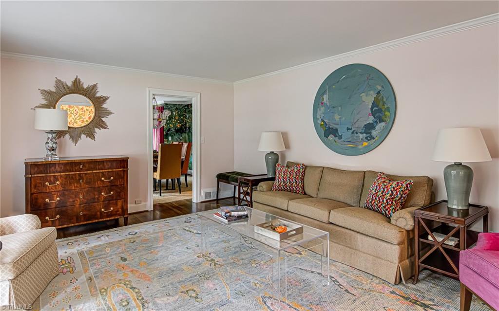 Winston-Salem, North Carolina 27104, United States, 4 Bedrooms Bedrooms, ,4 BathroomsBathrooms,Residential,Pending,106379