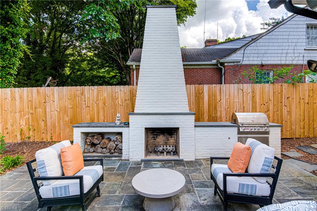 Winston-Salem, North Carolina 27104, United States, 4 Bedrooms Bedrooms, ,4 BathroomsBathrooms,Residential,Pending,106379