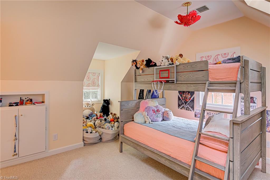 Winston-Salem, North Carolina 27104, United States, 4 Bedrooms Bedrooms, ,4 BathroomsBathrooms,Residential,Pending,106379