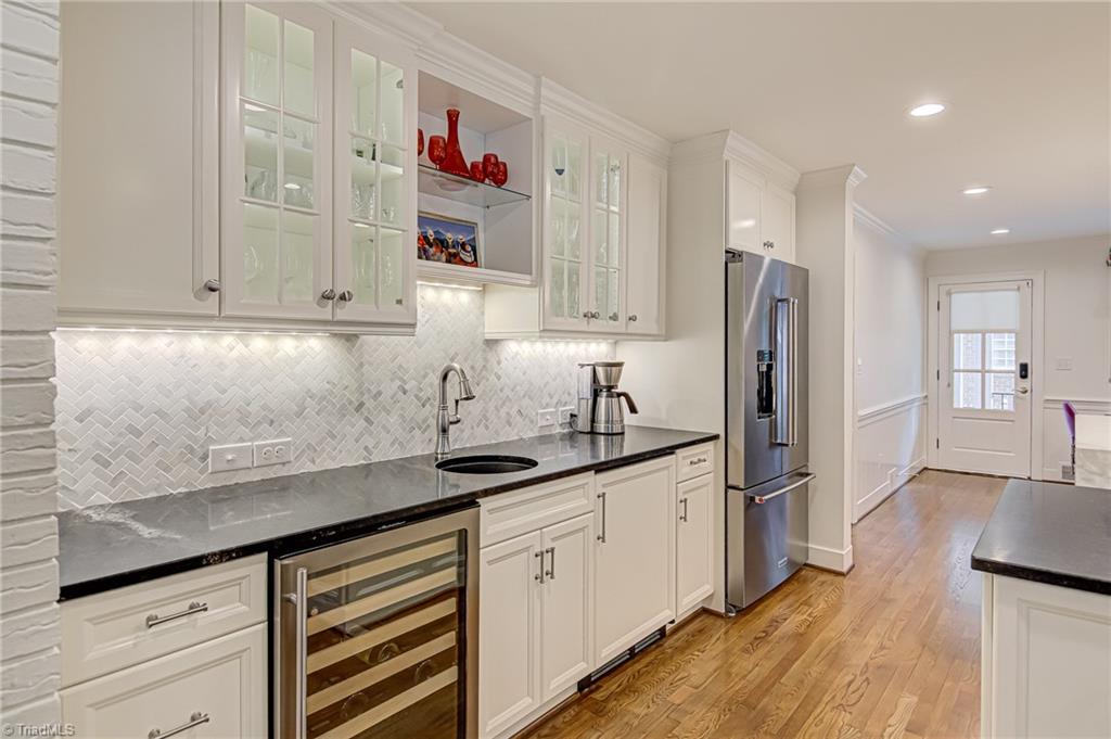 Winston-Salem, North Carolina 27104, United States, 4 Bedrooms Bedrooms, ,4 BathroomsBathrooms,Residential,Pending,106379