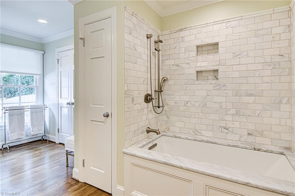 Winston-Salem, North Carolina 27104, United States, 4 Bedrooms Bedrooms, ,4 BathroomsBathrooms,Residential,Pending,106379