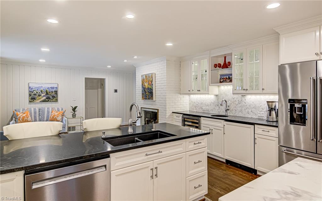 Winston-Salem, North Carolina 27104, United States, 4 Bedrooms Bedrooms, ,4 BathroomsBathrooms,Residential,Pending,106379