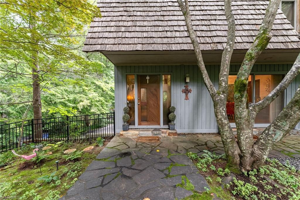 Photo of 565 Knob View Drive, Winston-Salem, NC 27104 (MLS # 1206298)