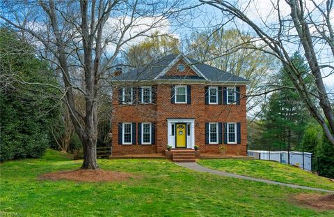 Homes For Sale - 8105 Slane Court<br/> Forsyth County, Clemmons, NC 27012