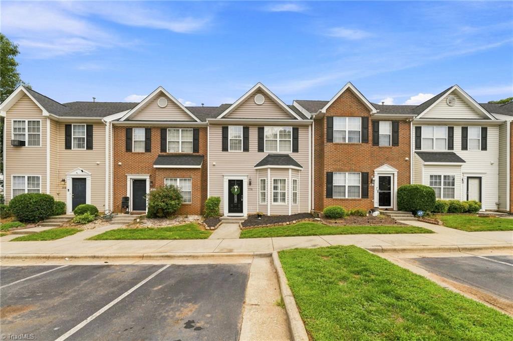 Photo of 118 Heritage Creek Way, Greensboro, NC 27405 (MLS # 1231393)