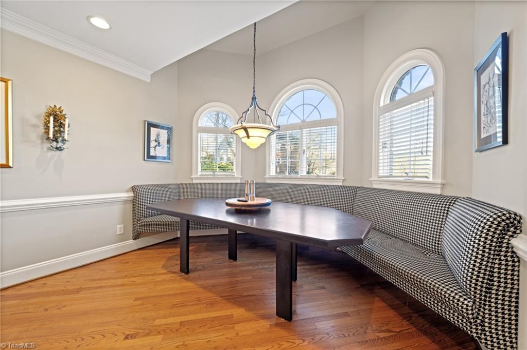 Winston-Salem, North Carolina 27104, United States, 4 Bedrooms Bedrooms, ,4 BathroomsBathrooms,Residential,Pending,5216