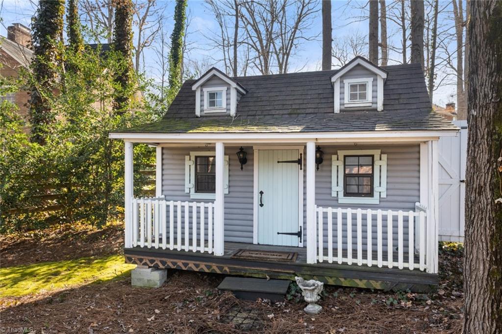 Winston-Salem, North Carolina 27104, United States, 4 Bedrooms Bedrooms, ,4 BathroomsBathrooms,Residential,Pending,5216