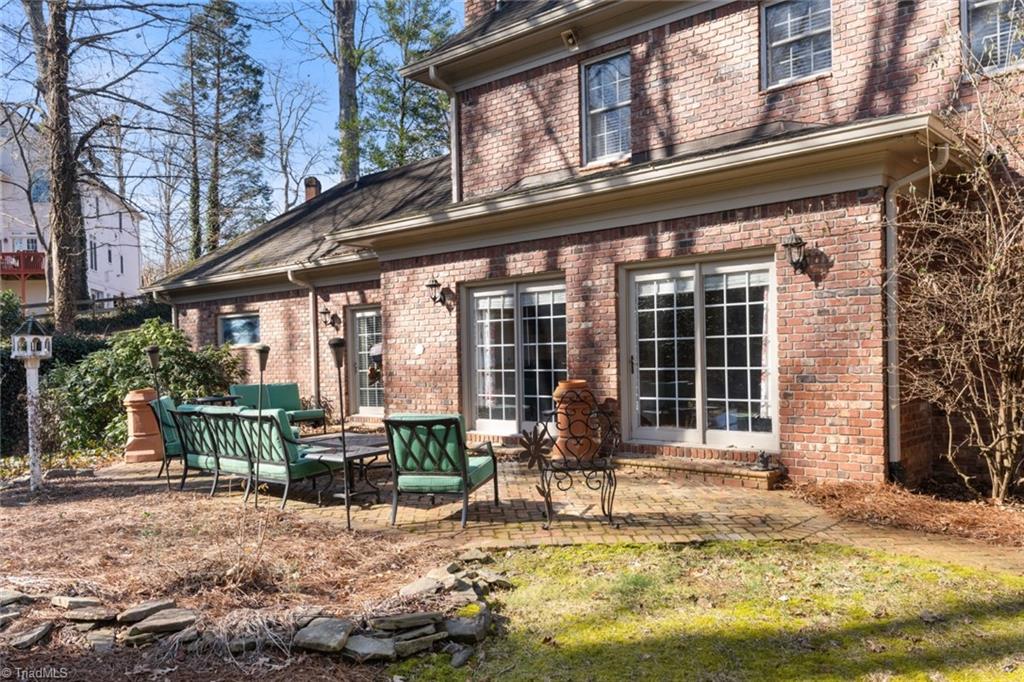 Winston-Salem, North Carolina 27104, United States, 4 Bedrooms Bedrooms, ,4 BathroomsBathrooms,Residential,Pending,5216