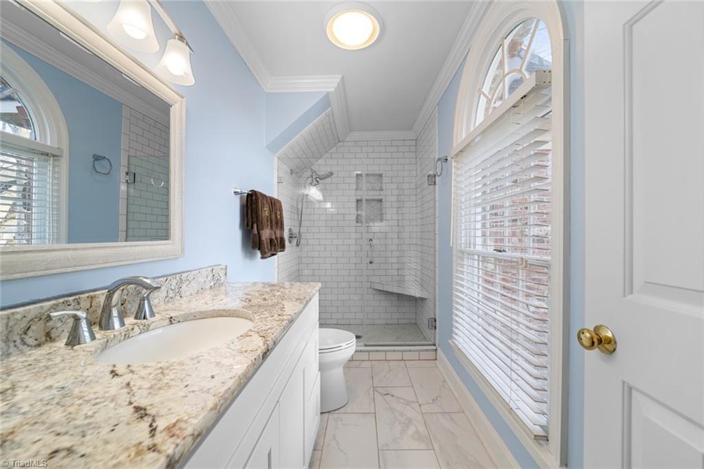 Winston-Salem, North Carolina 27104, United States, 4 Bedrooms Bedrooms, ,4 BathroomsBathrooms,Residential,Pending,5216