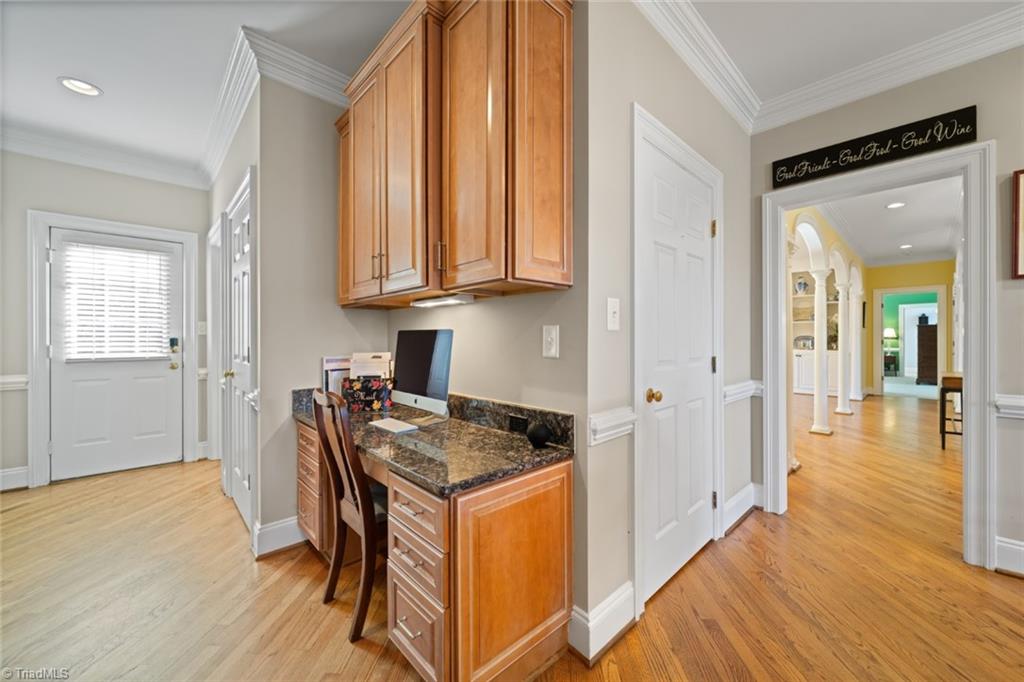 Winston-Salem, North Carolina 27104, United States, 4 Bedrooms Bedrooms, ,4 BathroomsBathrooms,Residential,Pending,5216