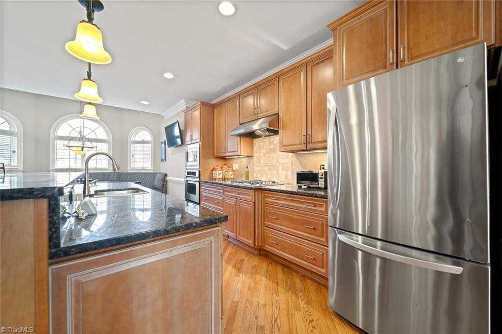 Winston-Salem, North Carolina 27104, United States, 4 Bedrooms Bedrooms, ,4 BathroomsBathrooms,Residential,Pending,5216