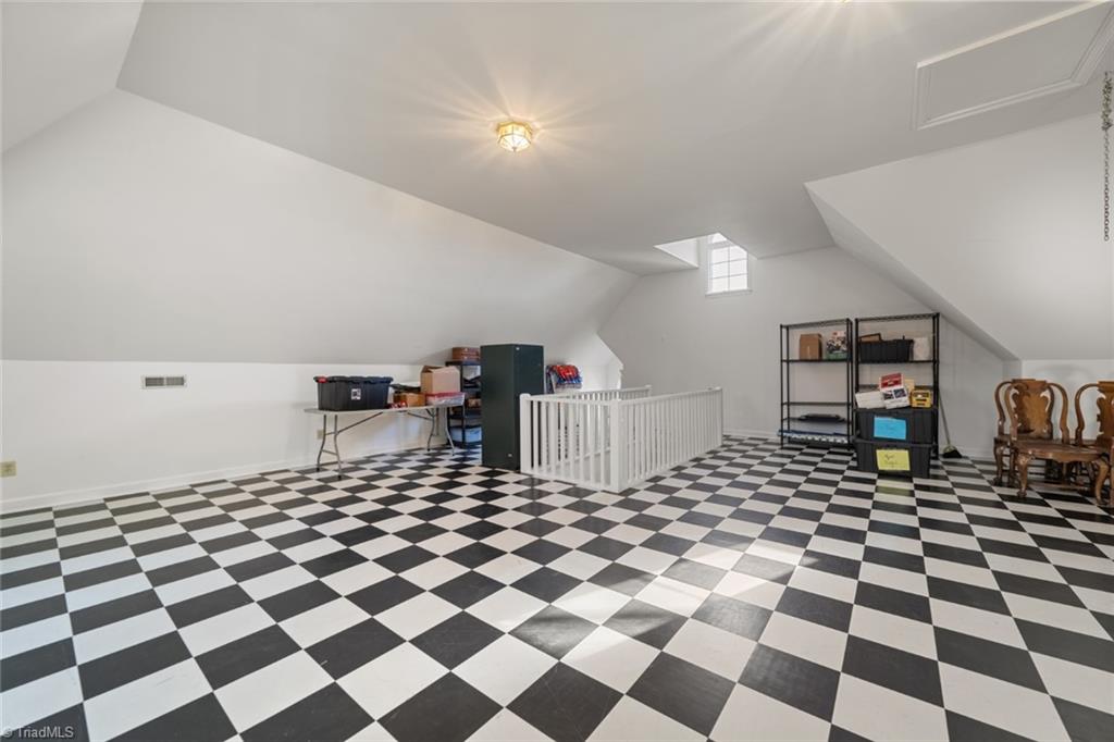 Winston-Salem, North Carolina 27104, United States, 4 Bedrooms Bedrooms, ,4 BathroomsBathrooms,Residential,Pending,5216