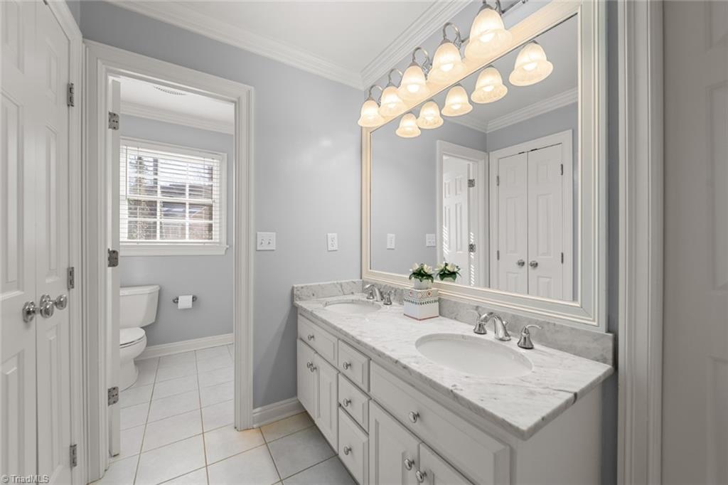 Winston-Salem, North Carolina 27104, United States, 4 Bedrooms Bedrooms, ,4 BathroomsBathrooms,Residential,Pending,5216