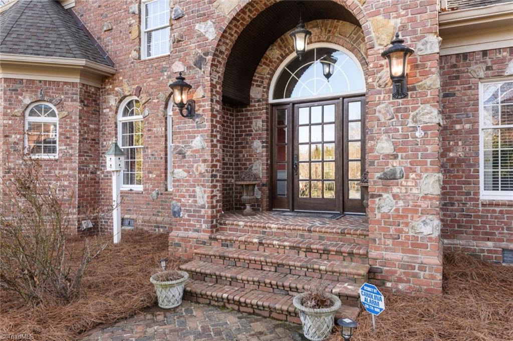 Winston-Salem, North Carolina 27104, United States, 4 Bedrooms Bedrooms, ,4 BathroomsBathrooms,Residential,Pending,5216