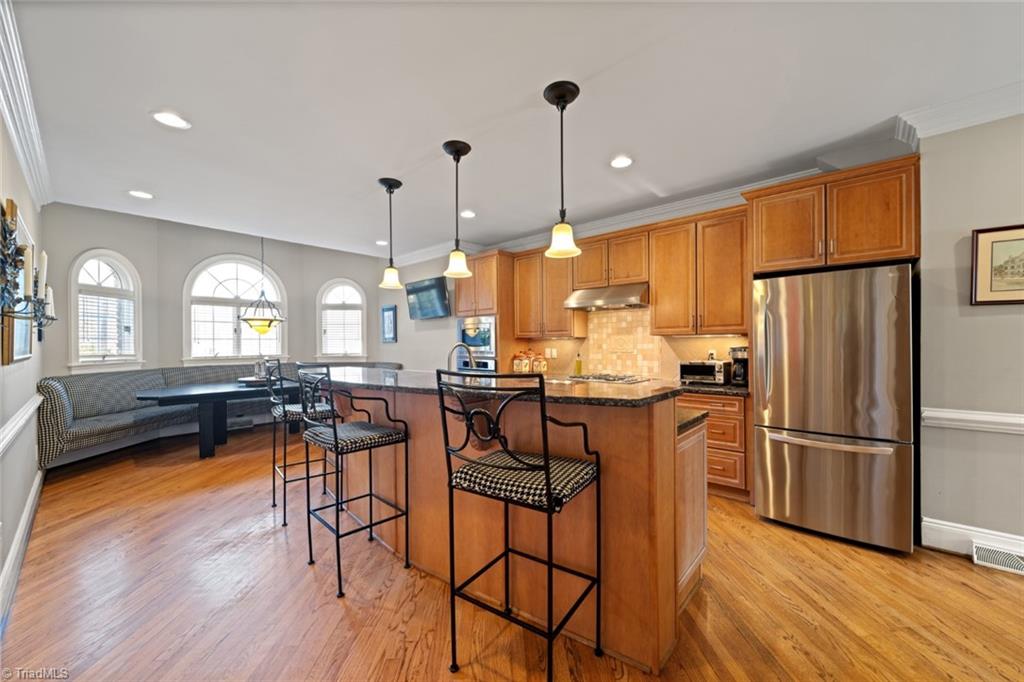 Winston-Salem, North Carolina 27104, United States, 4 Bedrooms Bedrooms, ,4 BathroomsBathrooms,Residential,Pending,5216