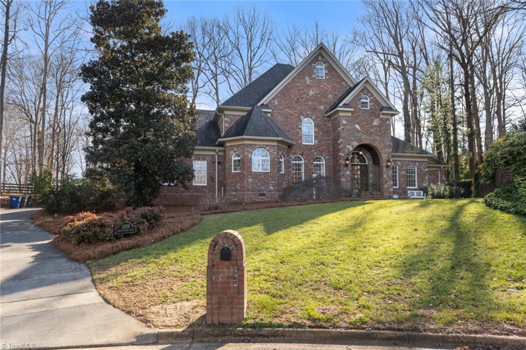 Winston-Salem, North Carolina 27104, United States, 4 Bedrooms Bedrooms, ,4 BathroomsBathrooms,Residential,Pending,5216