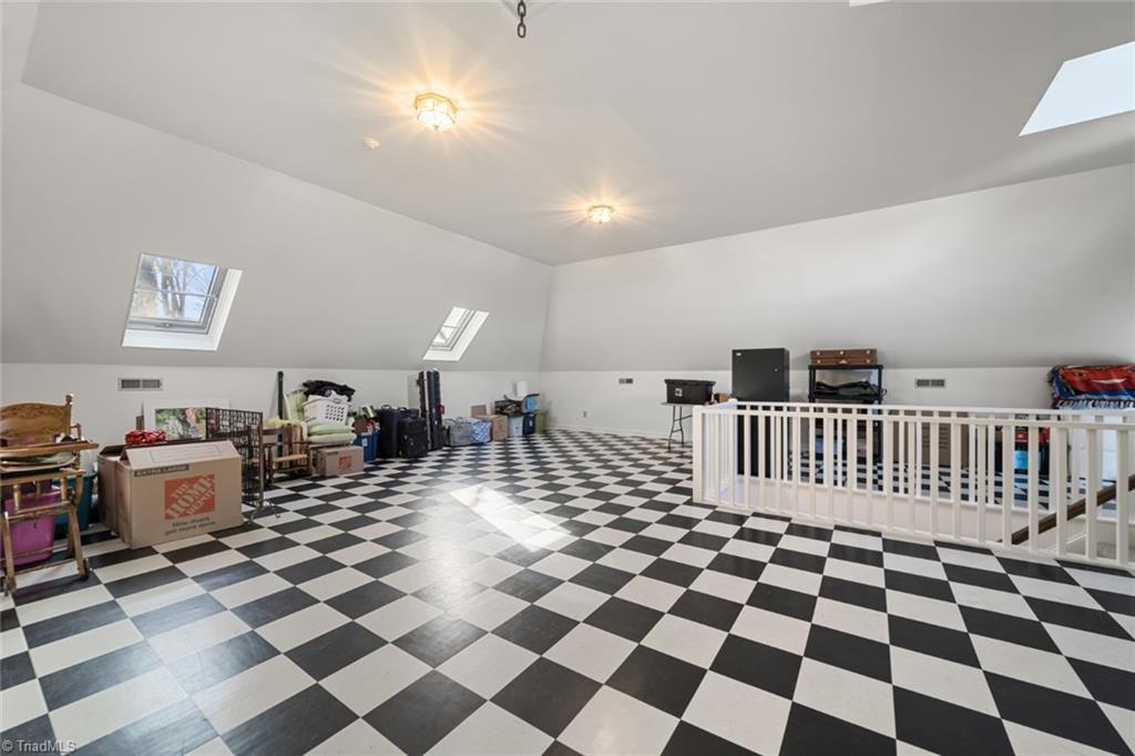 Winston-Salem, North Carolina 27104, United States, 4 Bedrooms Bedrooms, ,4 BathroomsBathrooms,Residential,Pending,5216