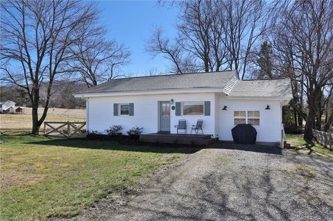 Homes For Sale - 5533 Bullins Road<br/> Yadkin County, Jonesville, NC 28642