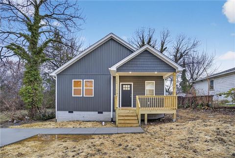 Homes For Sale - 1204 Pearson Place<br/> High Point, NC 27260