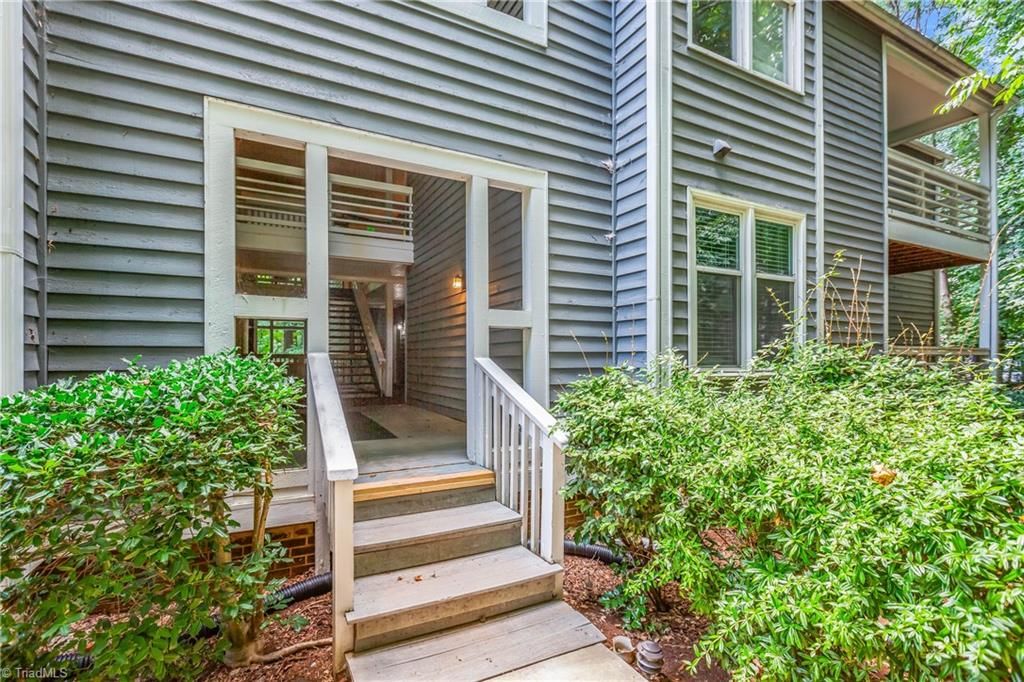 Photo of 326 Meadows Circle, Winston-Salem, NC 27104 (MLS # 1207838)