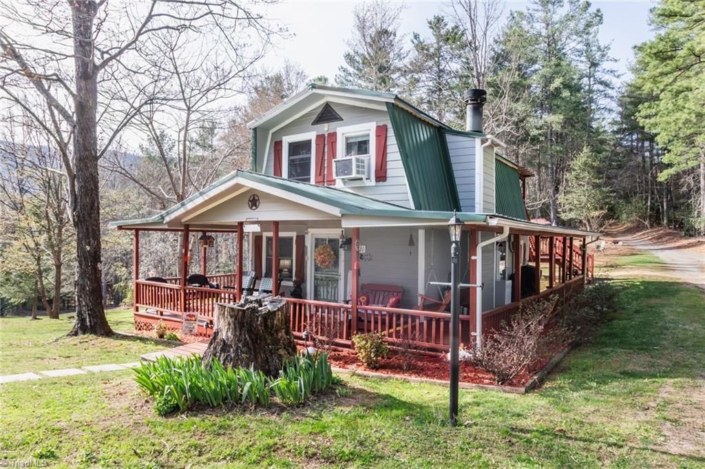 Photo of 6414 Summit Road, Purlear, NC 28665 (MLS # 1213509)