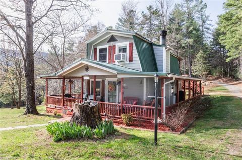 Homes For Sale - 6414 Summit Road<br/> Purlear, NC 28665