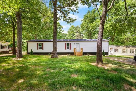 Townhouse For Sale - 183 Casa Bella Drive<br/> Advance, NC 27006