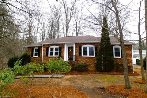 101 Shady Oak Court Clemmons NC 27012