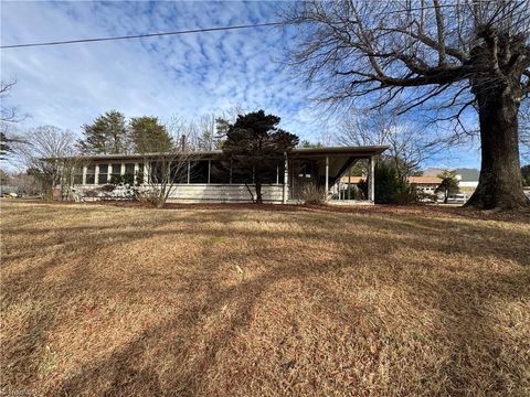 Homes For Sale - 1695 Mizpah Church Road<br/> Forsyth County, Rural Hall, NC 27045