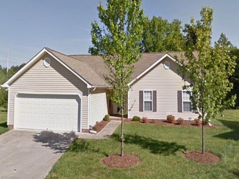 Photo of 7 Haig Court, Greensboro, NC 27405 (MLS # 1218142)