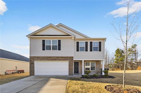 Homes For Sale - 2312 Wilpar Drive<br/> Greensboro, NC 27406