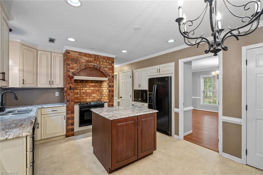 429 Drayton Park Drive, Kernersville, North Carolina image 12