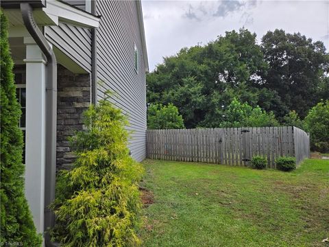 A home in Clemmons