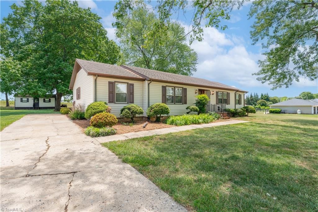 Photo of 154 Meadowview Road, Mocksville, NC 27028 (MLS # 1218675)