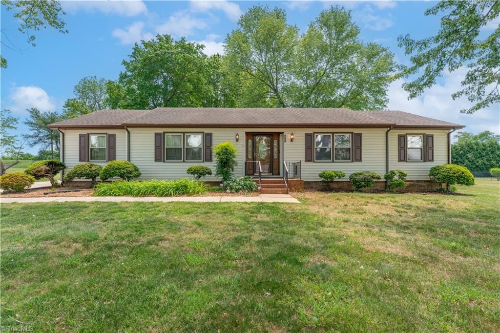 Photo of 154 Meadowview Road, Mocksville, NC 27028 (MLS # 1218675)