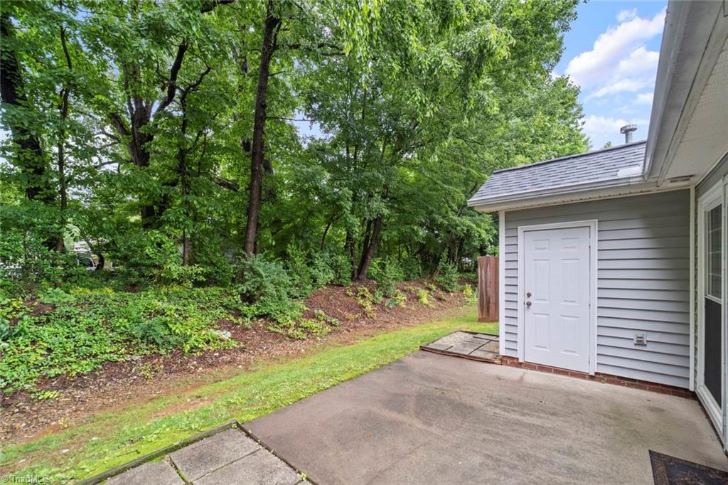 Winston-Salem, North Carolina 27106, United States, 2 Bedrooms Bedrooms, ,2 BathroomsBathrooms,Residential,Pending,141438