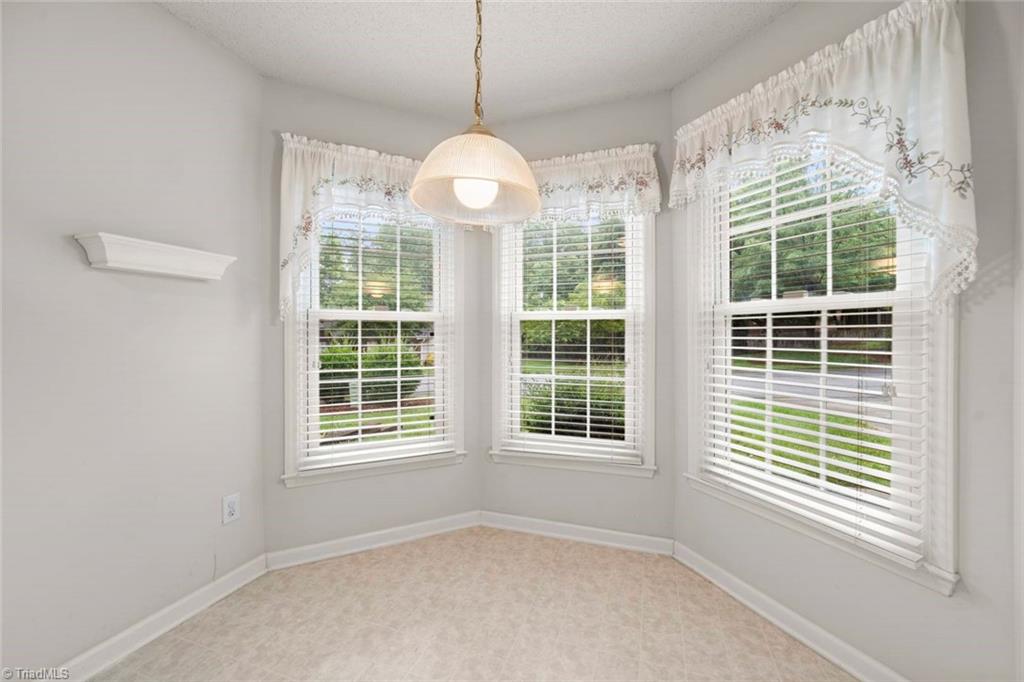 Winston-Salem, North Carolina 27106, United States, 2 Bedrooms Bedrooms, ,2 BathroomsBathrooms,Residential,Pending,141438