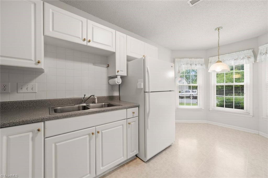 Winston-Salem, North Carolina 27106, United States, 2 Bedrooms Bedrooms, ,2 BathroomsBathrooms,Residential,Pending,141438