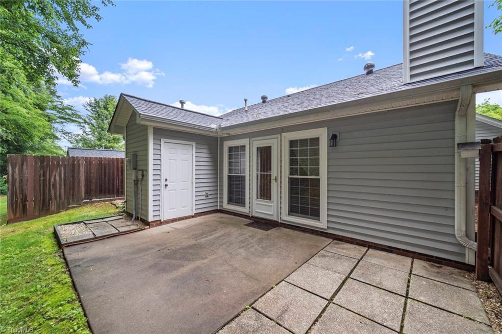 Winston-Salem, North Carolina 27106, United States, 2 Bedrooms Bedrooms, ,2 BathroomsBathrooms,Residential,Pending,141438