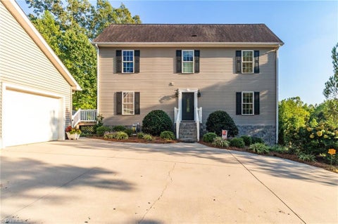 Homes For Sale - 8655 Warner Road<br/> Kernersville, NC 27284