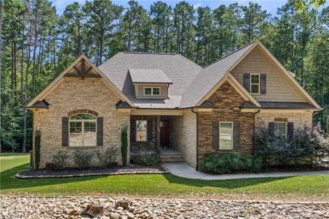 Homes For Sale - 140 Admirals Court<br/> Lexington, NC 27292