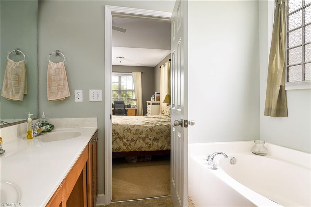 2464 Birch View Drive, High Point, North Carolina image 16