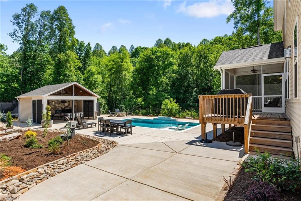 4660 Thatcher Woods Drive