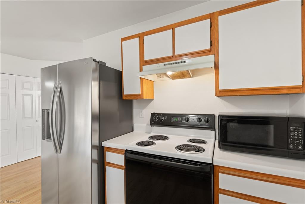 Winston-Salem, North Carolina 27103, United States, 3 Bedrooms Bedrooms, ,2 BathroomsBathrooms,Residential,Active,254657