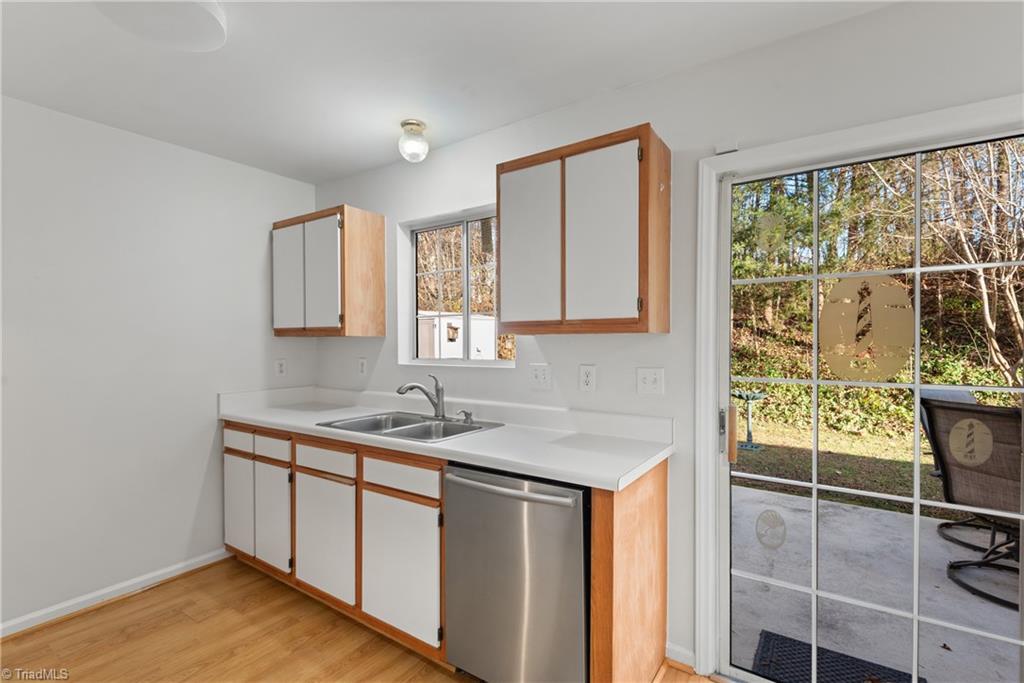 Winston-Salem, North Carolina 27103, United States, 3 Bedrooms Bedrooms, ,2 BathroomsBathrooms,Residential,Active,254657