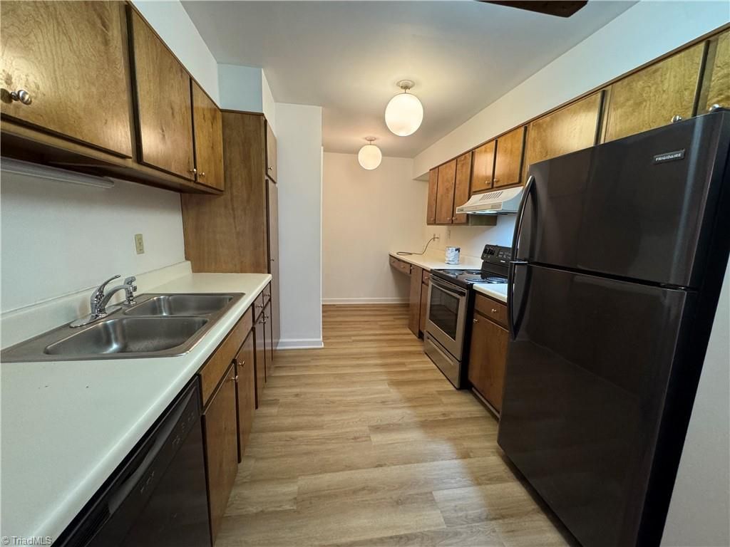 Photo of 1524 Benjamin Parkway #D, Greensboro, NC 27408 (MLS # 1210644)