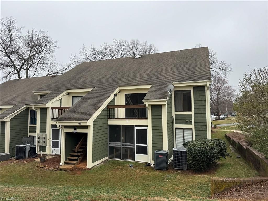 Photo of 1524 Benjamin Parkway #D, Greensboro, NC 27408 (MLS # 1210644)